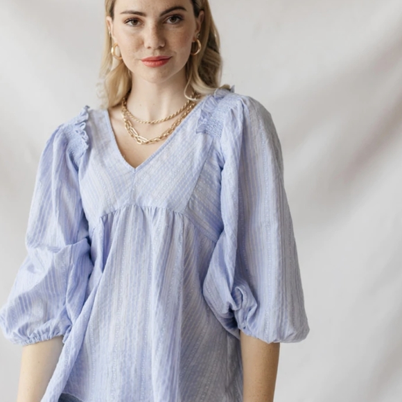 Blu Pepper Tops - Blu Pepper chambray top, size Small. 🌷